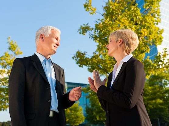 Jak skutecznie negocjować wynagrodzenie przy nowej pracy? Kompletny przewodnik