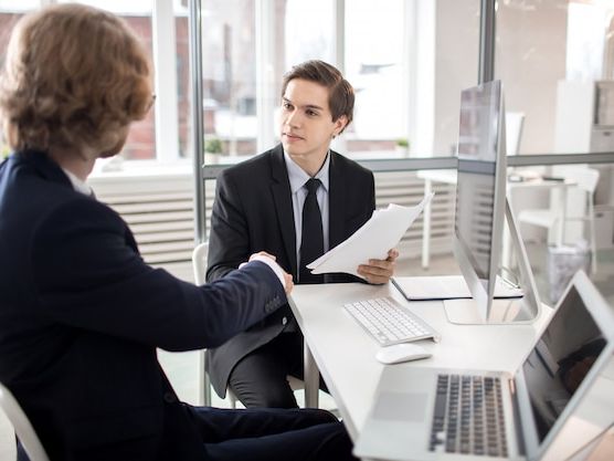 Jak skutecznie negocjować wynagrodzenie podczas rekrutacji: Kompletny przewodnik